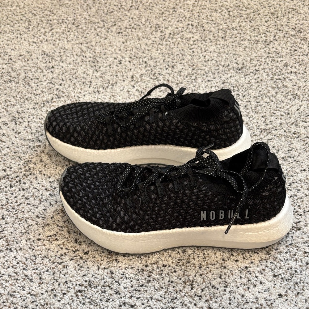NOBULL womens Drive knit running shoe, size 8.5.